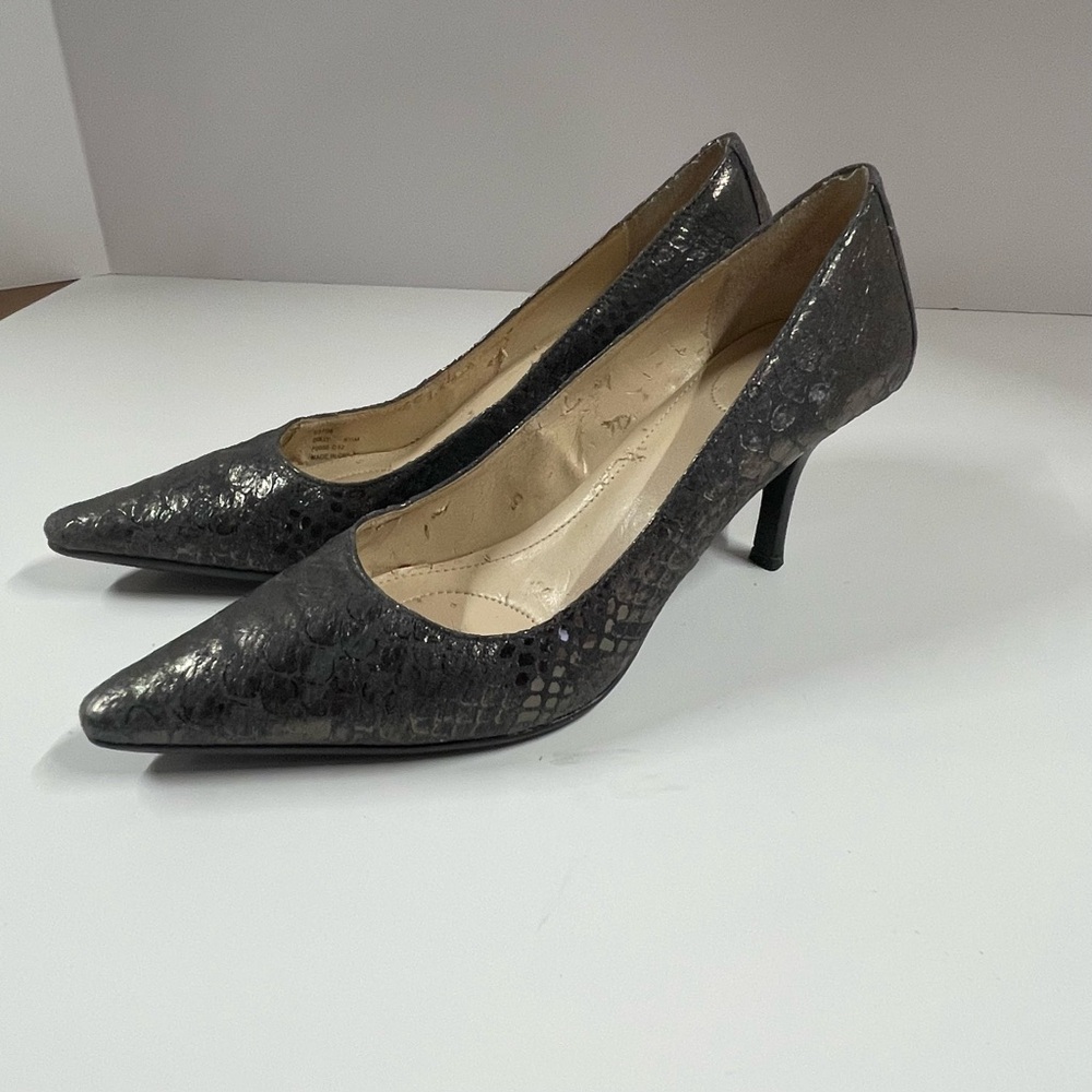 Calvin Klein Dolly Pewter Metallic Snakeskin Pointed Toe Heels Women’s Size 6.5